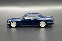 Cargue la imagen en la galería,Custom hotwheels Mercedes 560 sec amg