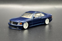 Cargue la imagen en la galería,Custom hotwheels Mercedes 560 sec amg