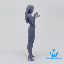 Load image into Gallery viewer, Femme En Robe Aux Bras Ouverts - 1/24 Figurines