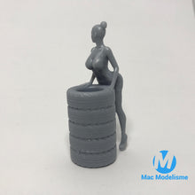 Load image into Gallery viewer, Femme Robe Sexy + Pneus 1/24