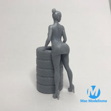 Load image into Gallery viewer, Femme Robe Sexy + Pneus 1/24