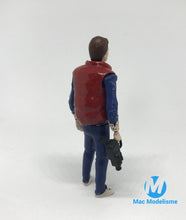 Cargue la imagen en la galería,Figurine 1/24 Marty Macfly Retours Vers Le Futur 1 + Caméra